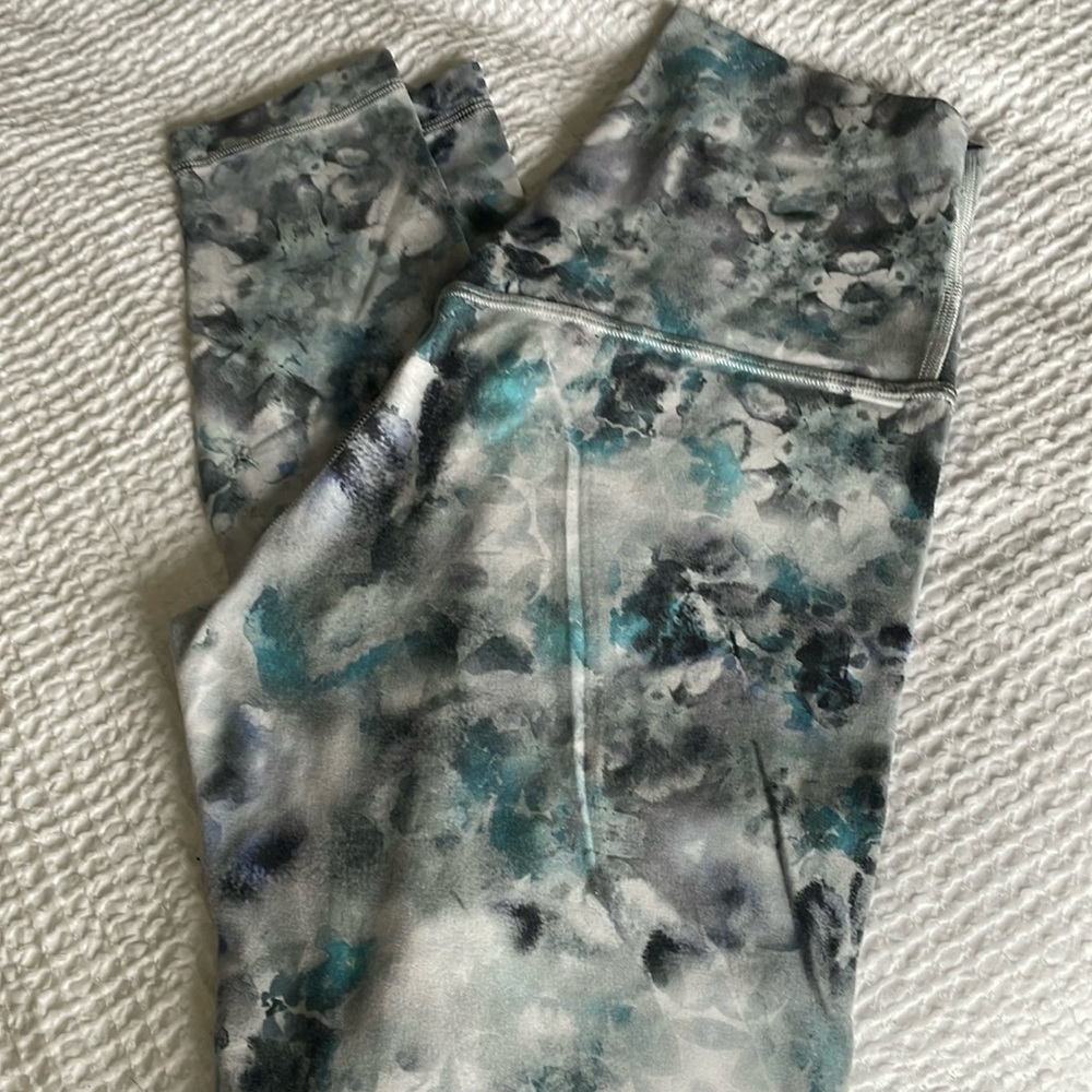 Lululemon 28” Aligns